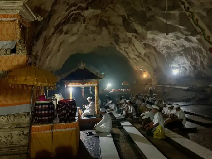 Goa Giri Putri Temple