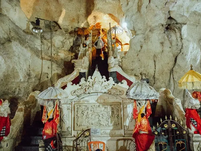 Goa Giri Putri Temple